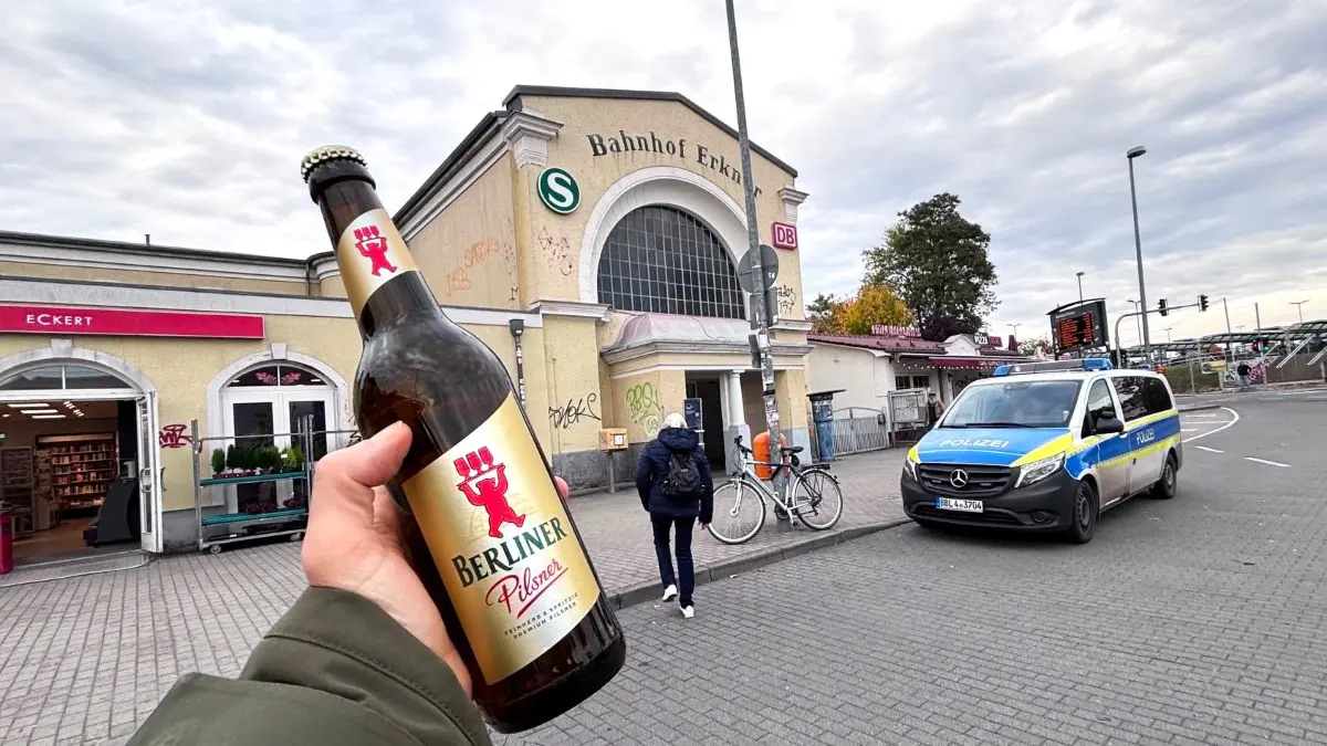 Ohne Alkohol auf Bahnhöfen und in Zügen: So denken Passanten in Erkner darüber.