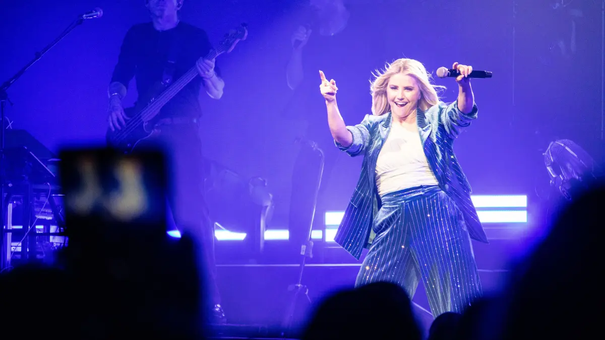 Vertrieblerin der guten Laune: Beatrice Egli bei ihrem Konzert in der Uber Arena Berlin