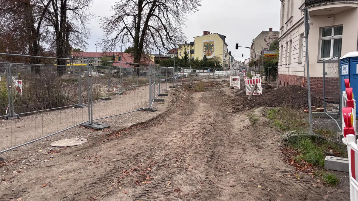 Anschluss zur Wriezener Straße: Wegen einer Torfschicht im Boden müssten Regenentwässerung und Schmutzwasserleitung durch Rüttelkopfsäulen stabilisiert werden.