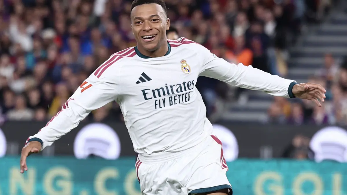 FBL-ESP-LIGA-BARCELONA-REAL MADRID: Real Madrid's French forward #10 Kylian Mbappe celebrates scoring his team's second goal during the Spanish league football match between FC Barcelona and Real Madrid CF at Camp Nou Stadium in Barcelona on October 25, 2026. (Photo by Josep LAGO / AFP)