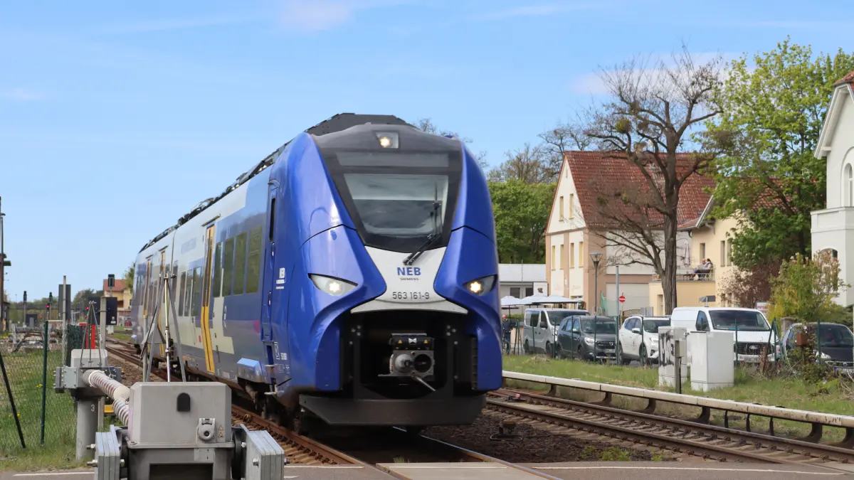 Beim RB kommt es temporär zu Abweichungen vom Fahrplan und einzelnen Zugausfällen. Was Pendler dazu wissen sollten.