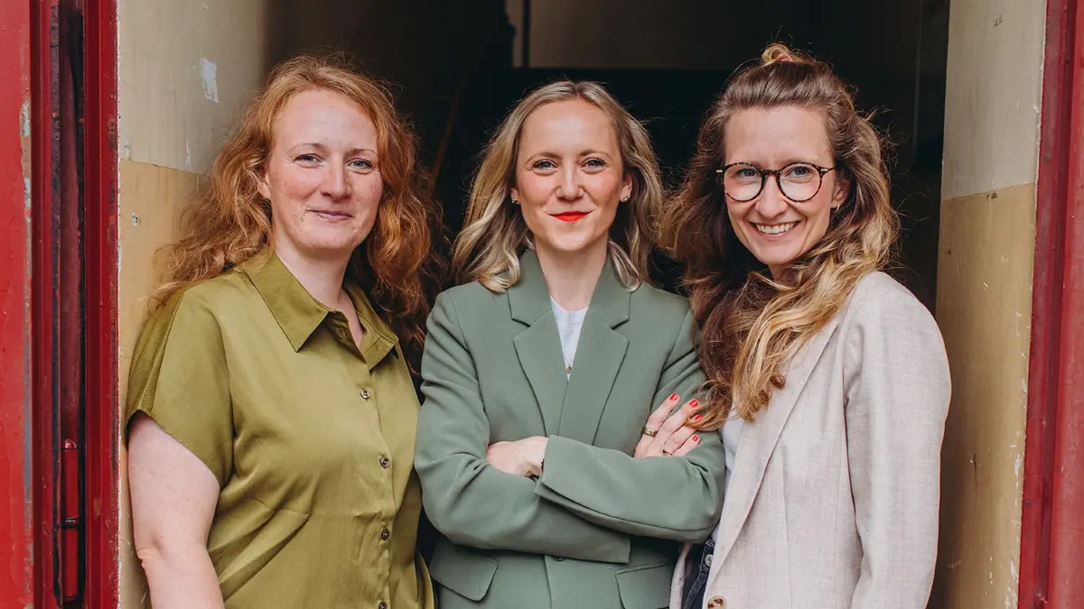 Maraike Höhne, Sarina Morawiak und Luisa Schubert sind Unternehmerinnen. Sie gründeten die "gesundes Kinder-Fastfood"-Firma ratzfaz und präsentierten ihre Idee bei Höhle der Löwen im Fernsehen