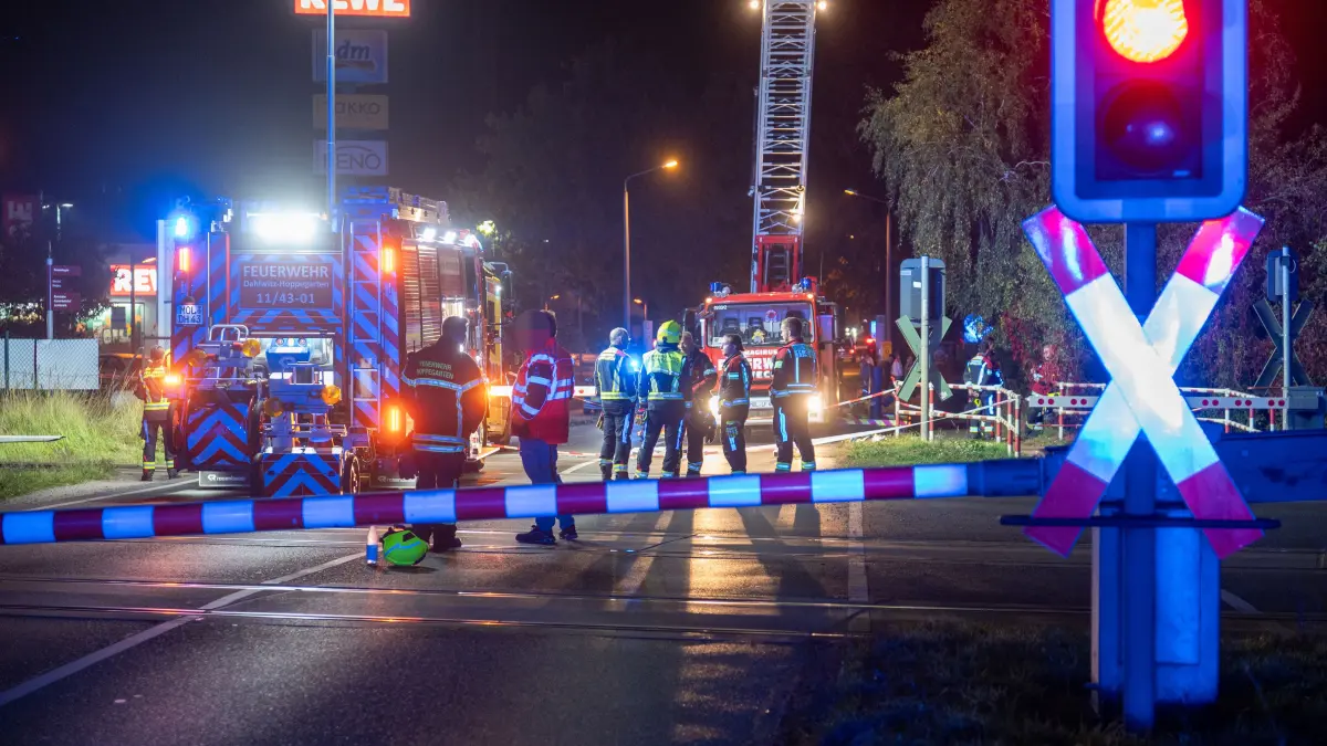 Bei einem Unfall am Bahnhof Birkenstein wurde eine Frau am Bahnübergang beim Überqueren der Straße tödlich verletzt. Eine Anwohner erhebt schwere Vorwürfe.