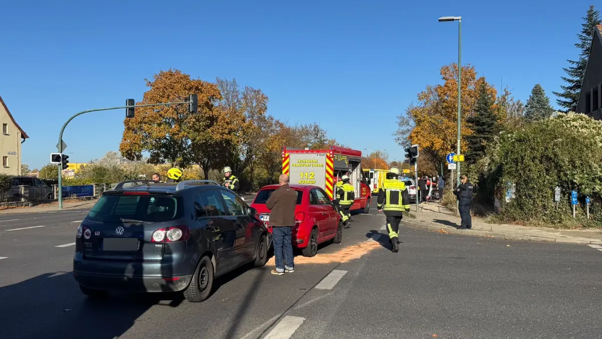 Zu einem Unfall zwischen zwei Autos kam es in der Kieler Straße in Frankfurt (Oder).