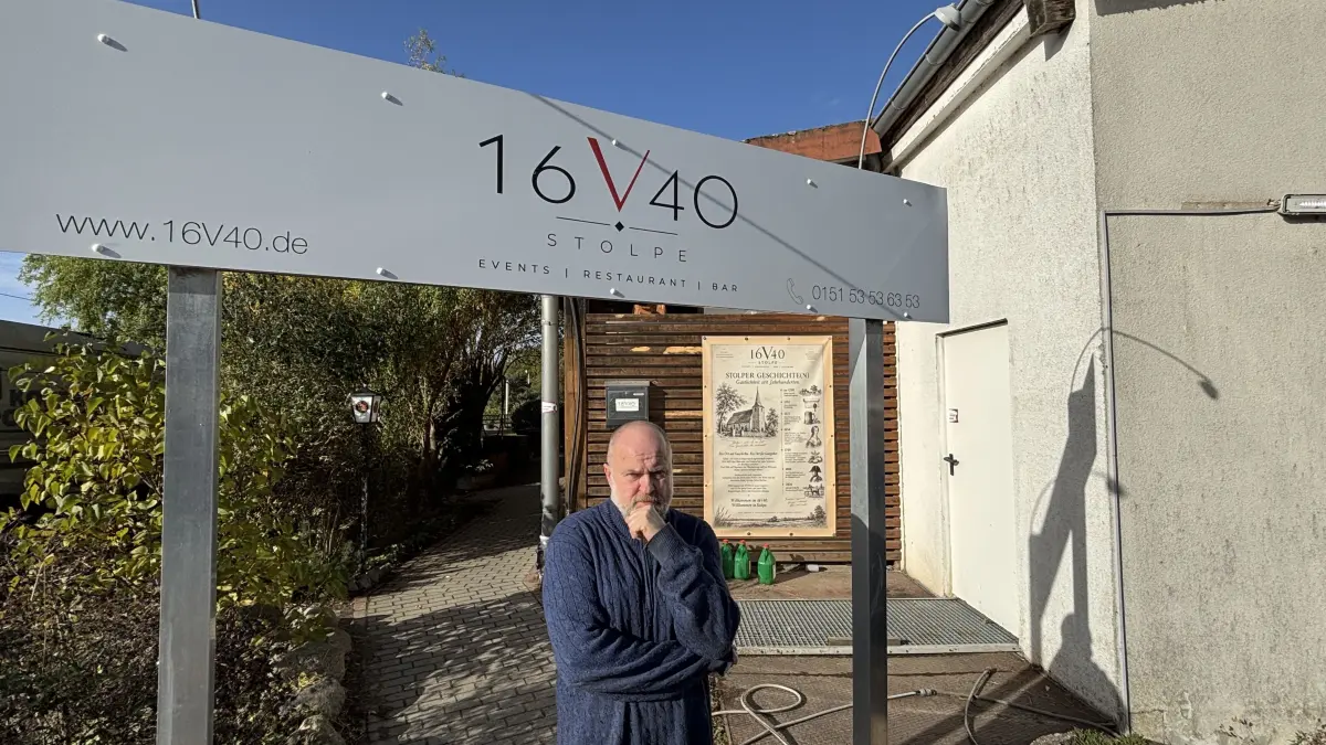 Sieht nachdenklich aus, ist aber zuversichtlich: Sven Miram (Taste it) eröffnet gemeinsam mit Andreas Heinze, Ex-Pächter vom Restaurant Boddensee, in Stolpe im früheren "Almrausch" das Restaurant "16V40".