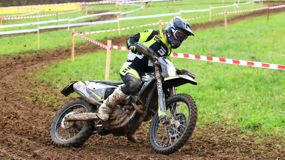 Woltersdorf und Rüdersdorf werden wieder zum internationalen Treffpunkt der europäischen Enduro-Szene. An zwei Tagen messen sich die Teilnehmenden auf spektakulären Rennstrecken. Auf dem Bild: Top-Favorit Jeremy Sydow aius Chemnitz.