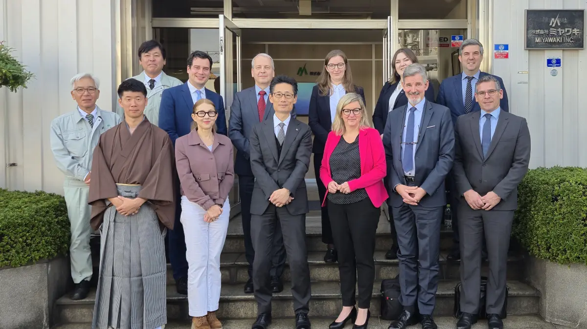 Wirtschaftsministerin Martina Klement (3.v.r.) gemeinsam mit Vertretern der Germany Trade and Invest und der Wirtschaftsförderung des Landes Brandenburg beim Besuch der Miyawaki-Konzernzentrale in Osaka.