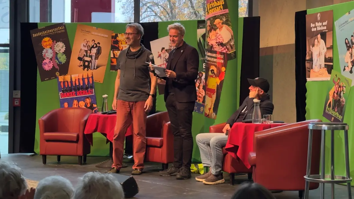 Mit einer Abschiedsmatinee wurde Uwe Schmiedel (l.), unter anderem durch ubs-Intendant André Nicke und Tilo Esche, verabschiedet.