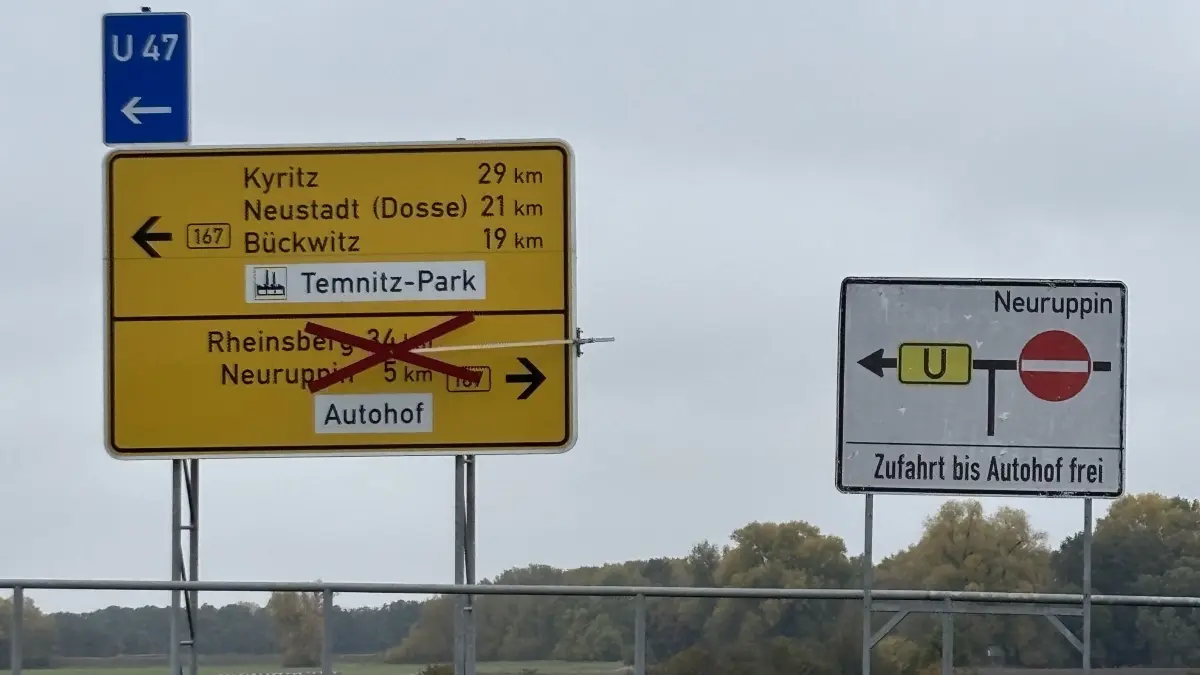 Noch ist die Einfahrt nach Neuruppin über die nördliche Anschlussstelle der Autobahn nicht möglich. Das soll sich aber nach Angaben des Straßenbaubetriebes bald ändern.