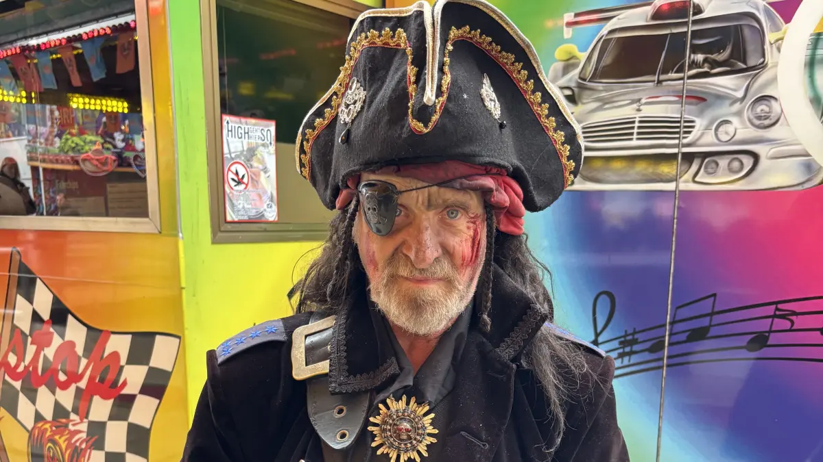 Impressionen zur Eröffnung: Martinimarkt 2026 – Captain Jack setzt den Schuss im richtigen Moment